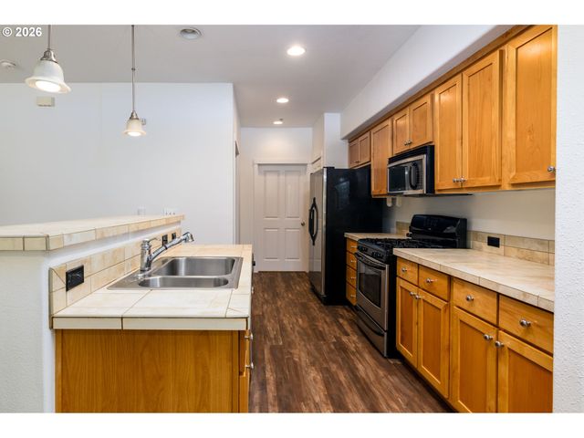 10651 Ne RED WING Way 102, Hillsboro, OR 97006