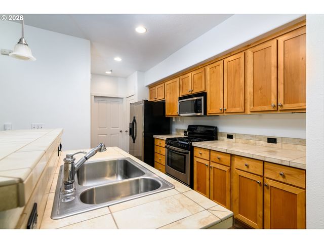 10651 Ne RED WING Way 102, Hillsboro, OR 97006