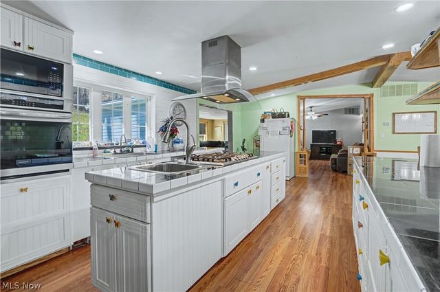 1201 Congress Road, Belpre, OH 45714