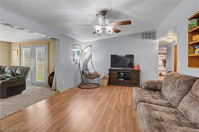 1201 Congress Road, Belpre, OH 45714