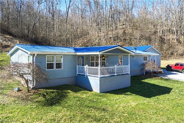 1201 Congress Road, Belpre, OH 45714