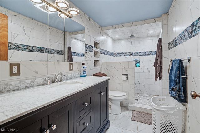 1201 Congress Road, Belpre, OH 45714