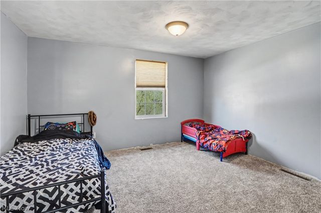 1201 Congress Road, Belpre, OH 45714