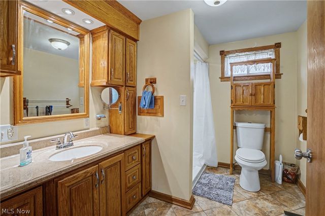 1201 Congress Road, Belpre, OH 45714