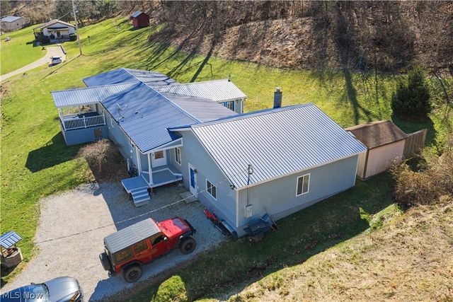 1201 Congress Road, Belpre, OH 45714