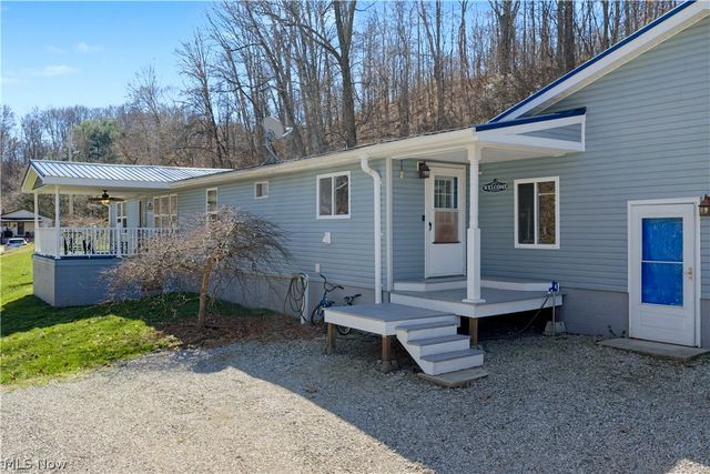 1201 Congress Road, Belpre, OH 45714