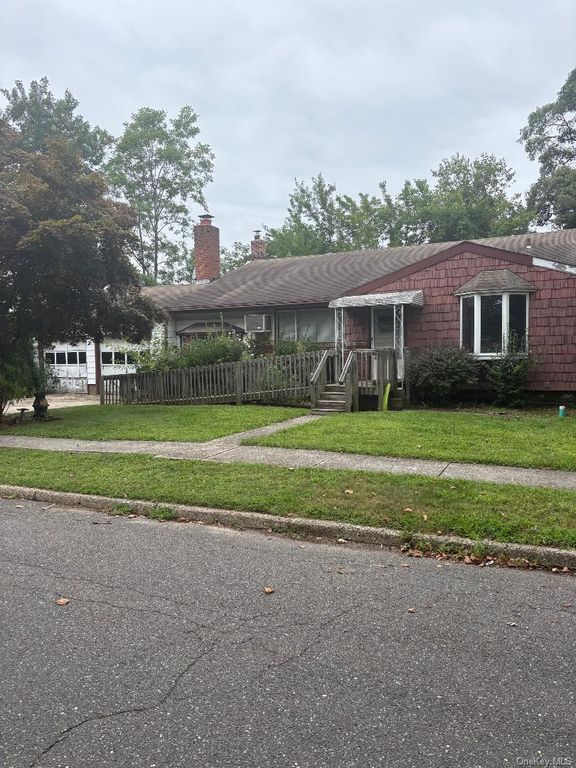 1 Cherokee Street, Massapequa, NY 11758 — exterior