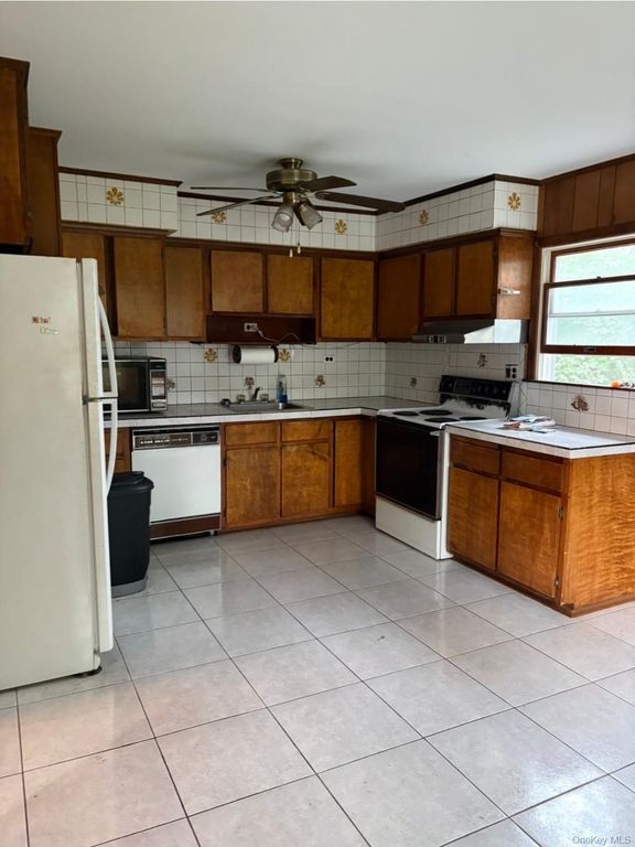 1 Cherokee Street, Massapequa, NY 11758 — photo 2