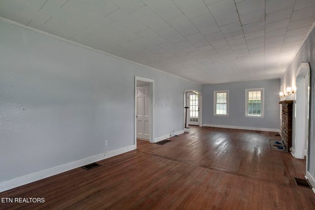 522 Court St, Wartburg, TN 37887