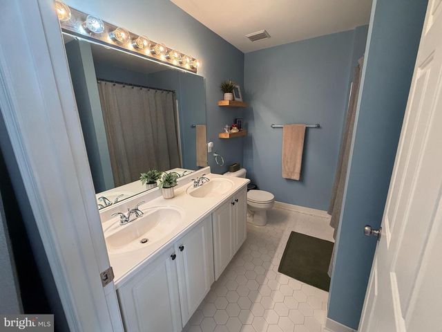 43287 CHOKEBERRY SQ, Ashburn, VA 20147