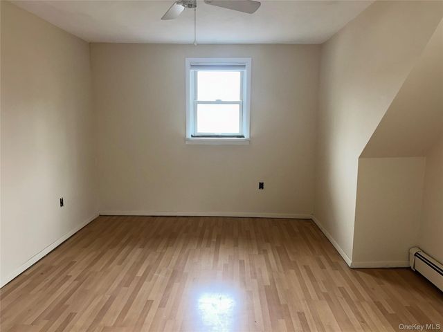 5 Slade Place, Bay Shore, NY 11706