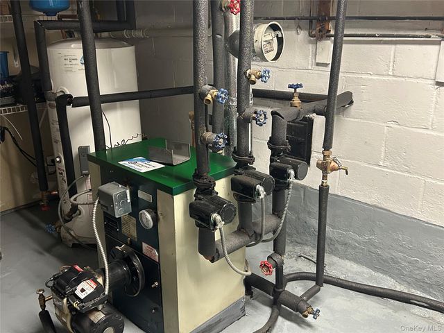 5 Slade Place, Bay Shore, NY 11706