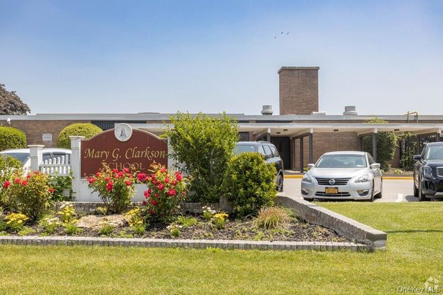 5 Slade Place, Bay Shore, NY 11706