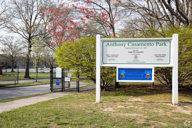 5 Slade Place, Bay Shore, NY 11706