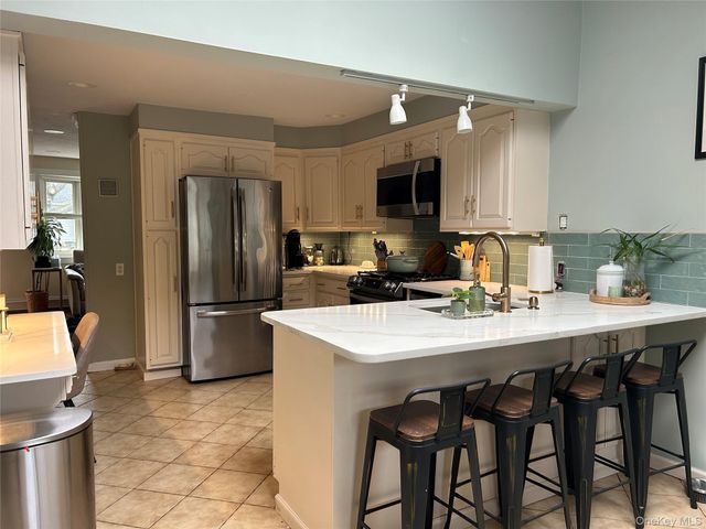 5 Slade Place, Bay Shore, NY 11706