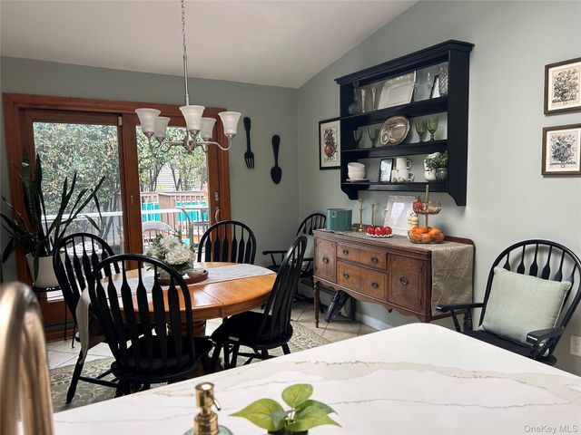 5 Slade Place, Bay Shore, NY 11706