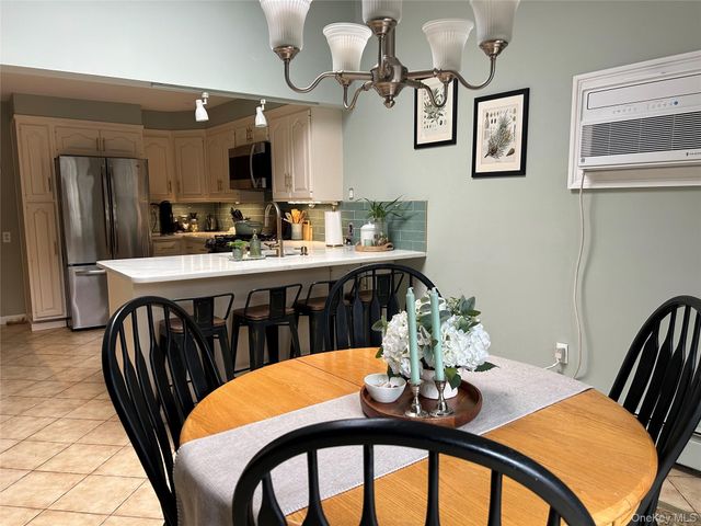 5 Slade Place, Bay Shore, NY 11706