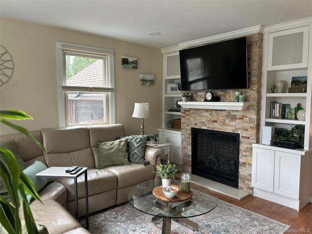 5 Slade Place, Bay Shore, NY 11706