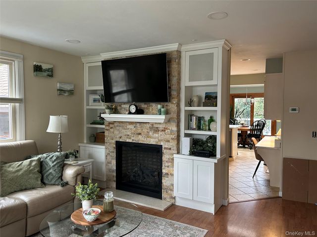 5 Slade Place, Bay Shore, NY 11706