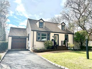 5 Slade Place, Bay Shore, NY 11706