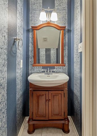 231 Blushwood Place, The Woodlands, TX 77382