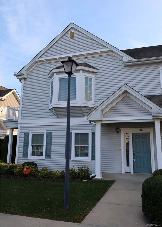 116 Kenneth Court 116, Amityville, NY 11701