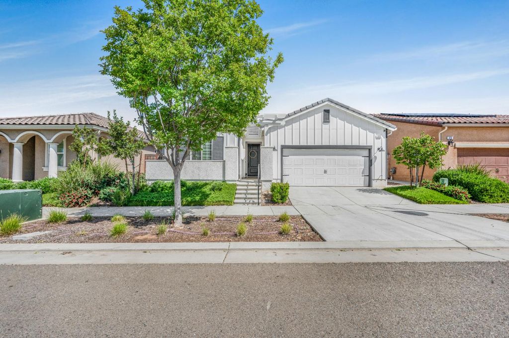 619 Wood Crest Ave, Madera, CA 93636