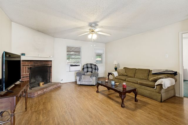222 Idlewyld Drive, Mesquite, TX 75149