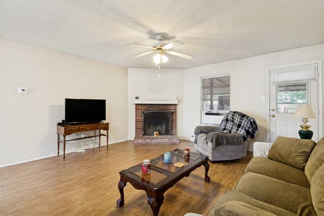 222 Idlewyld Drive, Mesquite, TX 75149