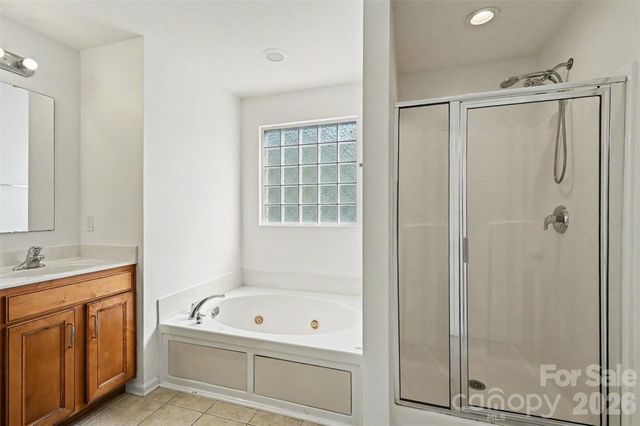 12700 Oldehurst Place, Charlotte, NC 28262