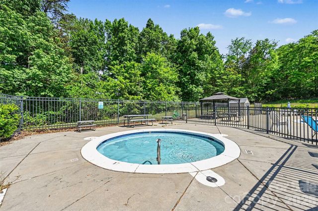 12700 Oldehurst Place, Charlotte, NC 28262
