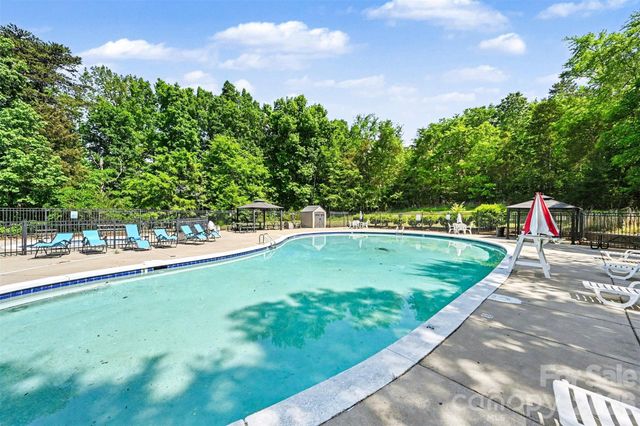 12700 Oldehurst Place, Charlotte, NC 28262