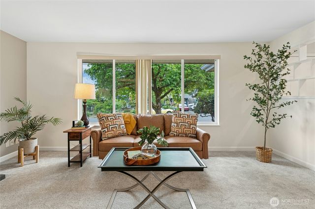 804 Lynnwood Avenue NE, Renton, WA 98056