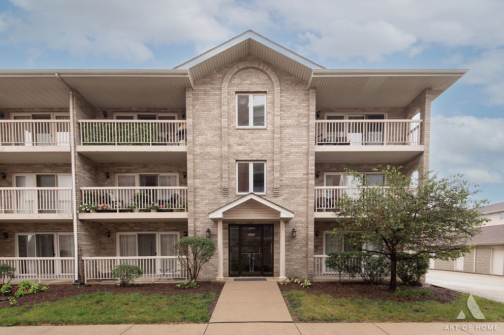 6644 W 65TH Street 2N, Chicago, IL 60638