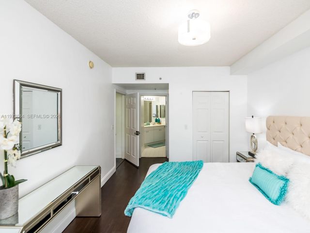 17145 N Bay Rd 4311, Sunny Isles Beach, FL 33160