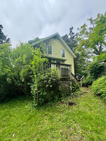 25 Vera Street, East Haven, CT 06512