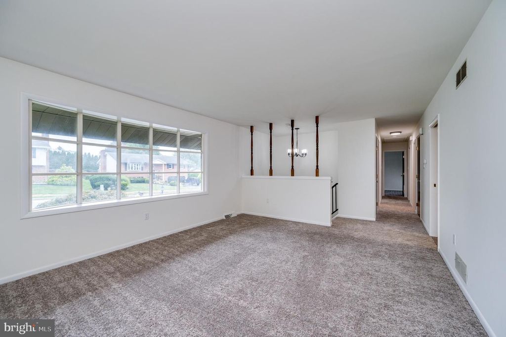 18 THORNBURY RD, Reading, PA 19606