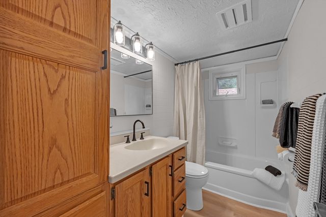 145 Main St, Oxford, MA 01540