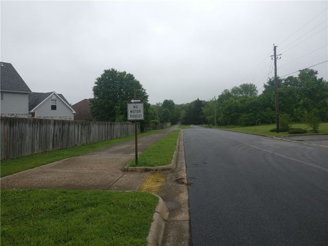 2050 E Farr Street, Fayetteville, AR 72703