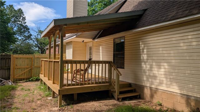 2050 E Farr Street, Fayetteville, AR 72703