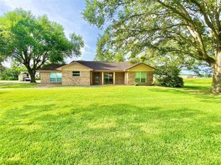106 North Lake Drive, Winnie, TX 77665