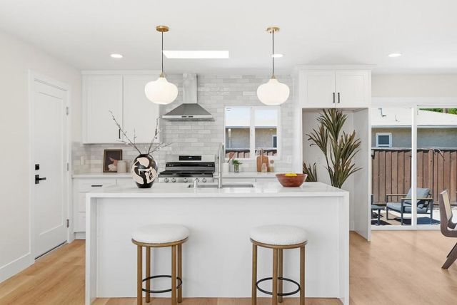 2177 Santa Cruz Avenue, Santa Clara, CA 95051