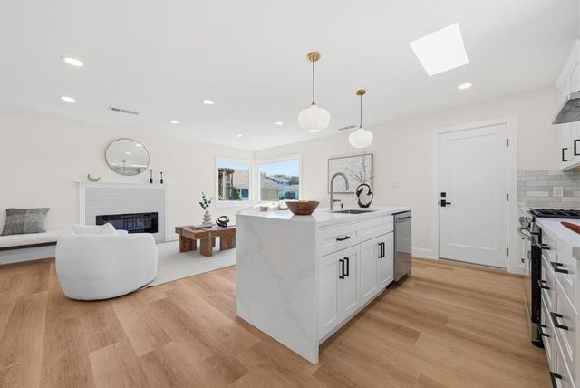 2177 Santa Cruz Avenue, Santa Clara, CA 95051