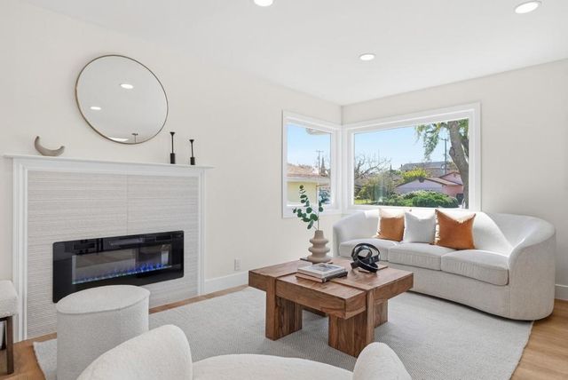 2177 Santa Cruz Avenue, Santa Clara, CA 95051