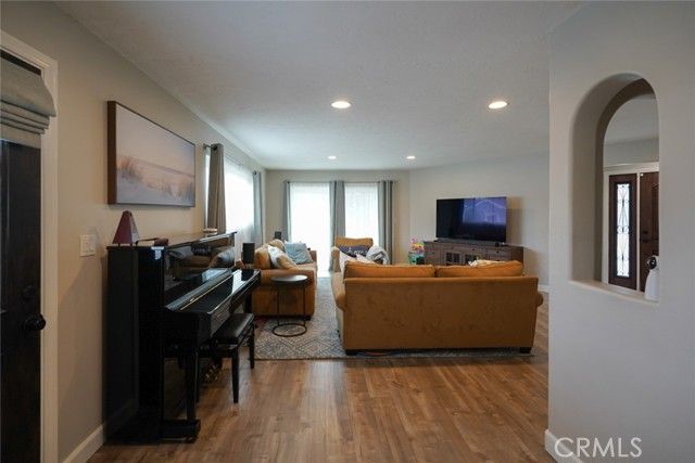 318 S Lucia Avenue, Redondo Beach, CA 90277