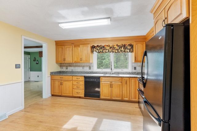 83 Providence Rd, Westford, MA 01886