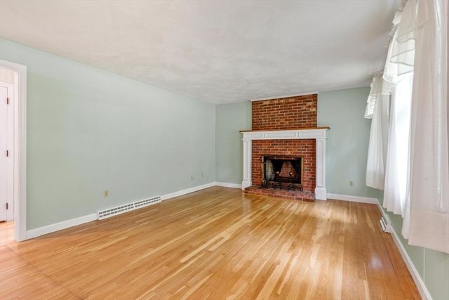 83 Providence Rd, Westford, MA 01886
