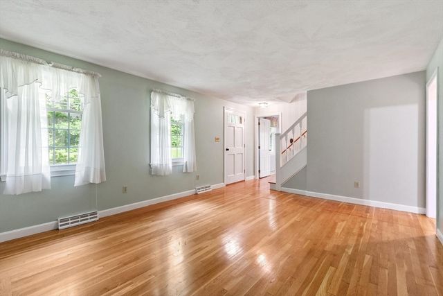 83 Providence Rd, Westford, MA 01886