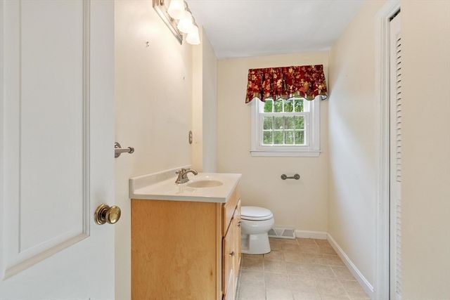 83 Providence Rd, Westford, MA 01886