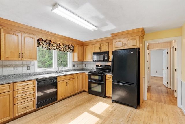 83 Providence Rd, Westford, MA 01886